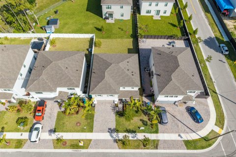 Купить виллу или дом в Хомстед, Флорида 4 спальни, 236.34м2, № 1955538 - фото 5