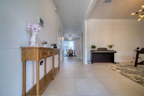 Купить виллу или дом в Хомстед, Флорида 4 спальни, 236.34м2, № 1955538 - фото 8