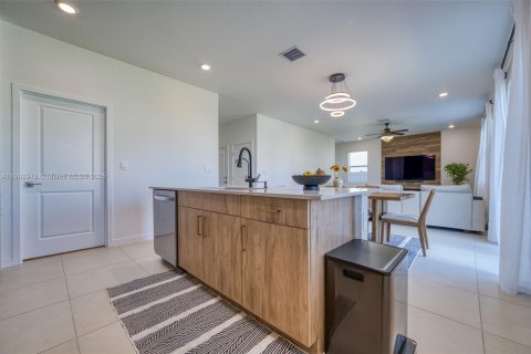 Купить виллу или дом в Хомстед, Флорида 4 спальни, 236.34м2, № 1955538 - фото 12