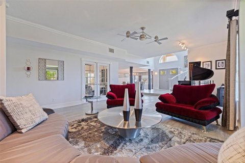 House in Tierra Verde, Florida 4 bedrooms, 344.67 sq.m. № 1757008 - photo 13