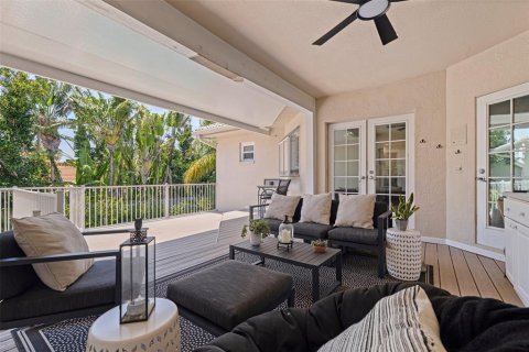 House in Tierra Verde, Florida 4 bedrooms, 344.67 sq.m. № 1757008 - photo 9
