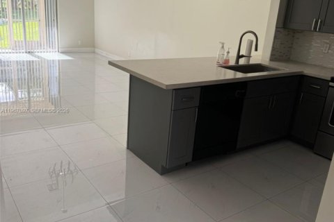 House in Boca Raton, Florida 2 bedrooms, 95.32 sq.m. № 2028445 - photo 5