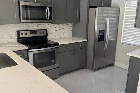 House in Boca Raton, Florida 2 bedrooms, 95.32 sq.m. № 2028445 - photo 7