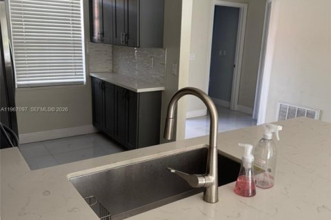 House in Boca Raton, Florida 2 bedrooms, 95.32 sq.m. № 2028445 - photo 9