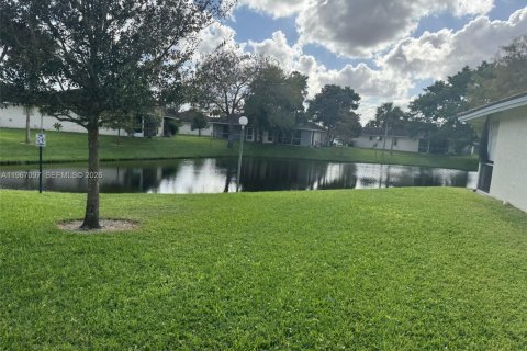 House in Boca Raton, Florida 2 bedrooms, 95.32 sq.m. № 2028445 - photo 3