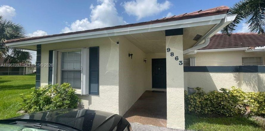 House in Boca Raton, Florida 2 bedrooms, 95.32 sq.m. № 2028445