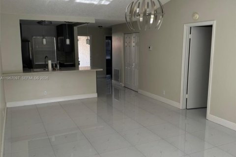 House in Boca Raton, Florida 2 bedrooms, 95.32 sq.m. № 2028445 - photo 10