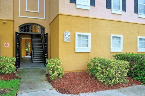 Condominio en alquiler en Orlando, Florida, 2 dormitorios, 101.36 m2 № 1911111 - foto 2