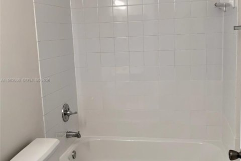 Condominio en venta en Miami, Florida, 3 dormitorios, 104.05 m2 № 2024966 - foto 14