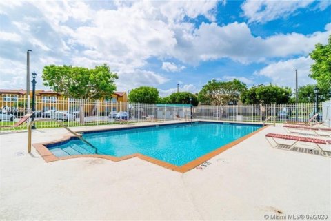 Condominio en venta en Miami, Florida, 3 dormitorios, 104.05 m2 № 2024966 - foto 29