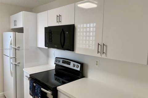 Condominio en venta en Miami, Florida, 3 dormitorios, 104.05 m2 № 2024966 - foto 3