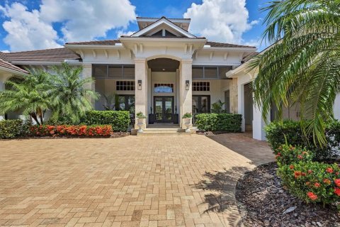 House in Bradenton, Florida 3 bedrooms, 416.57 sq.m. № 1919516 - photo 8