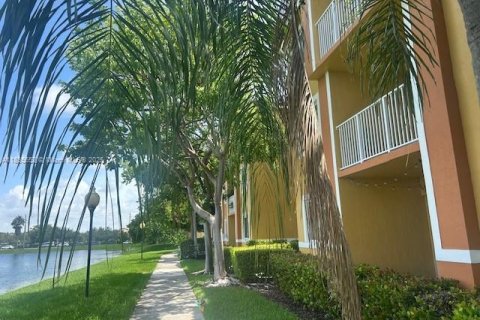 Copropriété à vendre à Cutler Bay, Floride: 2 chambres, 98.57 m2 № 1939943 - photo 6