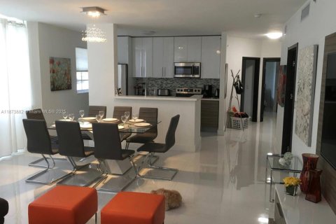 Condominio en venta en Aventura, Florida, 3 dormitorios, 125.42 m2 № 1980060 - foto 1