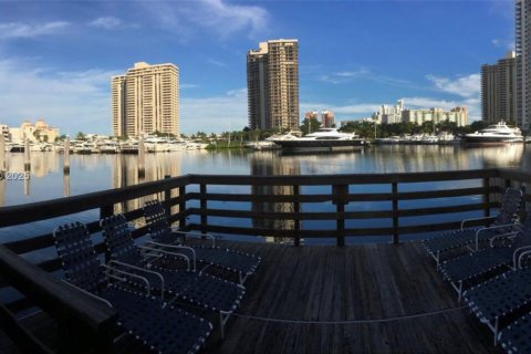 Condominio en venta en Aventura, Florida, 3 dormitorios, 125.42 m2 № 1980060 - foto 3