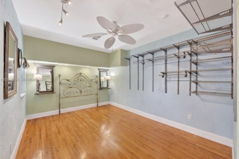 Casa en venta en Miami, Florida, 4 dormitorios, 210.24 m2 № 2167957 - foto 12