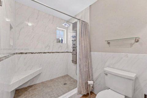 Casa en venta en Miami, Florida, 4 dormitorios, 210.24 m2 № 2167957 - foto 14