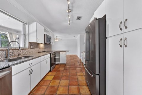 Casa en venta en Miami, Florida, 4 dormitorios, 210.24 m2 № 2167957 - foto 5