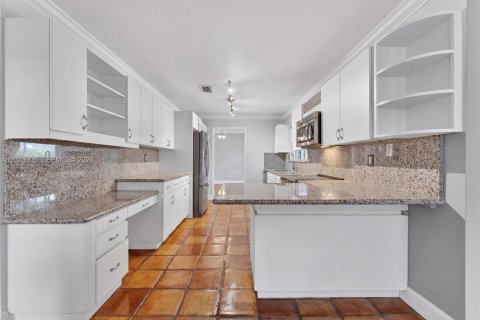 Casa en venta en Miami, Florida, 4 dormitorios, 210.24 m2 № 2167957 - foto 4