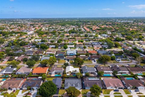 Casa en venta en Miami, Florida, 4 dormitorios, 210.24 m2 № 2167957 - foto 23