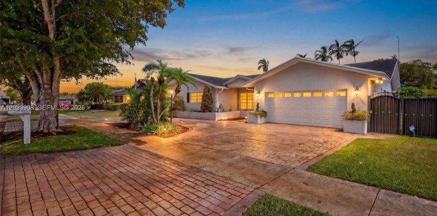 Casa en Miami, Florida 4 dormitorios, 210.24 m2 № 2167957