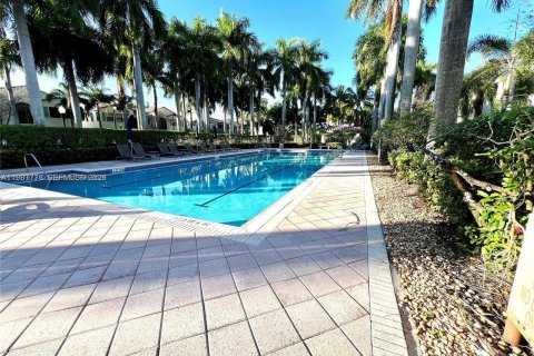 Touwnhouse à vendre à Sunrise, Floride: 3 chambres, 157.93 m2 № 2048997 - photo 2