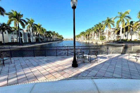 Touwnhouse à vendre à Sunrise, Floride: 3 chambres, 157.93 m2 № 2048997 - photo 10