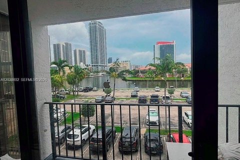 Condominio en Hallandale Beach, Florida, 2 dormitorios  № 2085010