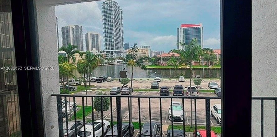 Condominio en Hallandale Beach, Florida, 2 dormitorios  № 2085010