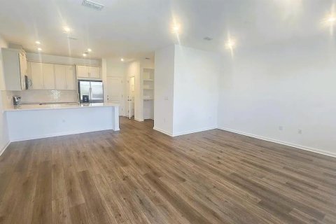 Townhouse in Orlando, Florida 4 bedrooms, 151.15 sq.m. № 2103155 - photo 3