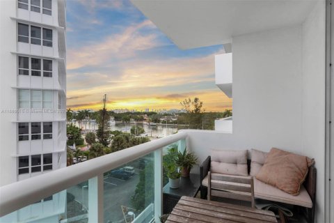 Кондоминиум с 1 спальней в Майами-Бич, Флорида № 2012831