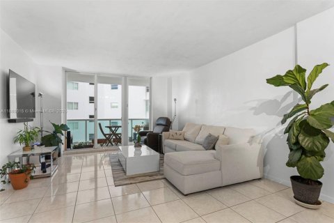 Купить кондоминиум в Майами-Бич, Флорида 1 спальня, 85.66м2, № 2012831 - фото 3