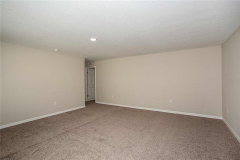 House in Haines City, Florida 5 bedrooms, 280.19 sq.m. № 2119894 - photo 27