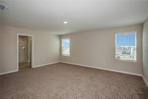 House in Haines City, Florida 5 bedrooms, 280.19 sq.m. № 2119894 - photo 5