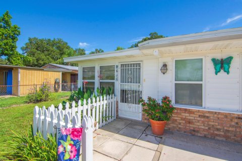 House in Vero Beach, Florida 2 bedrooms, 72.93 sq.m. № 2082804 - photo 2