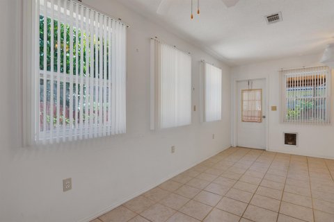 House in Vero Beach, Florida 2 bedrooms, 72.93 sq.m. № 2082804 - photo 17