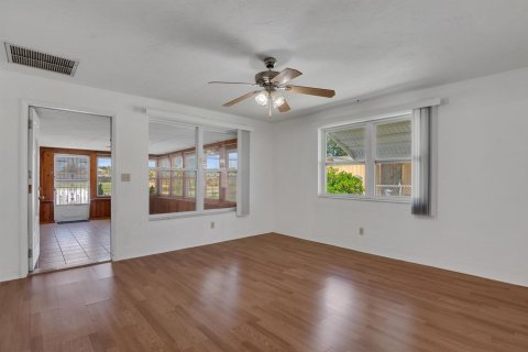 House in Vero Beach, Florida 2 bedrooms, 72.93 sq.m. № 2082804 - photo 14