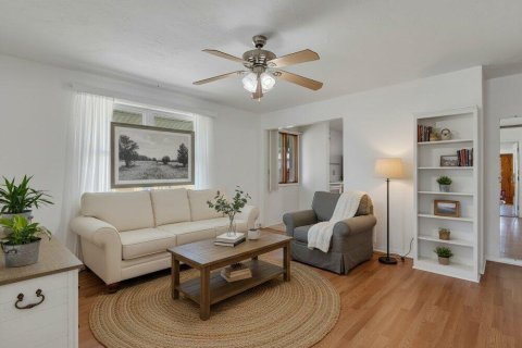 House in Vero Beach, Florida 2 bedrooms, 72.93 sq.m. № 2082804 - photo 12