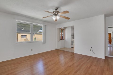 House in Vero Beach, Florida 2 bedrooms, 72.93 sq.m. № 2082804 - photo 10
