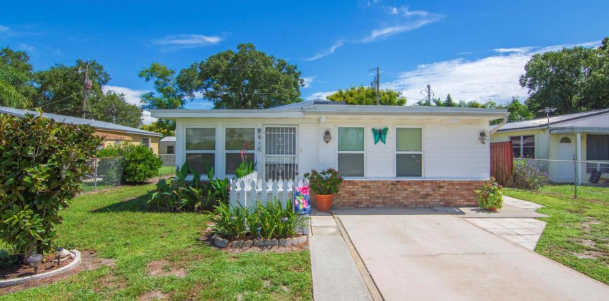 House in Vero Beach, Florida 2 bedrooms, 72.93 sq.m. № 2082804