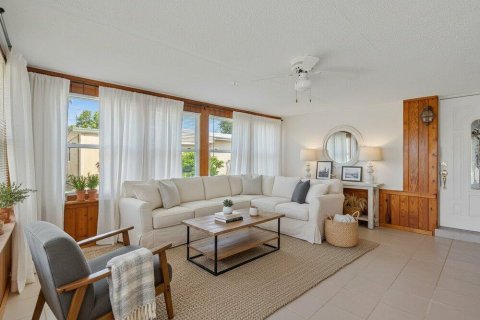 House in Vero Beach, Florida 2 bedrooms, 72.93 sq.m. № 2082804 - photo 4