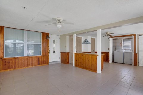 House in Vero Beach, Florida 2 bedrooms, 72.93 sq.m. № 2082804 - photo 5