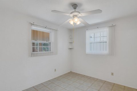House in Vero Beach, Florida 2 bedrooms, 72.93 sq.m. № 2082804 - photo 24