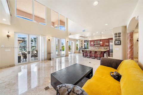 Casa en venta en Sunny Isles Beach, Florida, 6 dormitorios, 452.53 m2 № 1875182 - foto 10