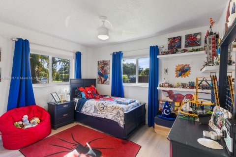 House in Miami, Florida 4 bedrooms, 183.3 sq.m. № 1932638 - photo 11