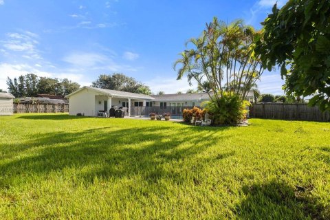 House in Miami, Florida 4 bedrooms, 183.3 sq.m. № 1932638 - photo 2