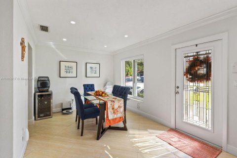 House in Miami, Florida 4 bedrooms, 183.3 sq.m. № 1932638 - photo 30