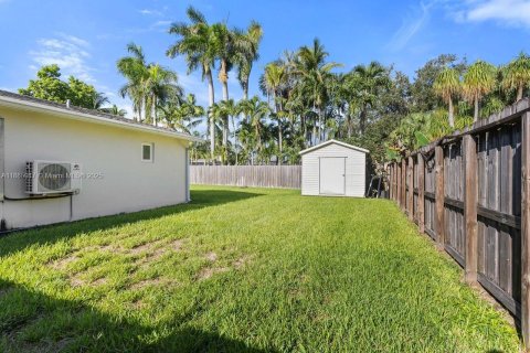 House in Miami, Florida 4 bedrooms, 183.3 sq.m. № 1932638 - photo 8