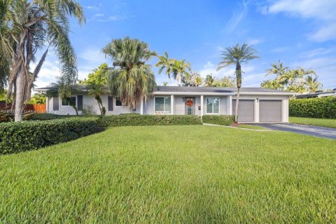 House in Miami, Florida 4 bedrooms, 183.3 sq.m. № 1932638 - photo 1