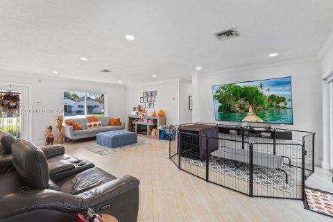 House in Miami, Florida 4 bedrooms, 183.3 sq.m. № 1932638 - photo 20